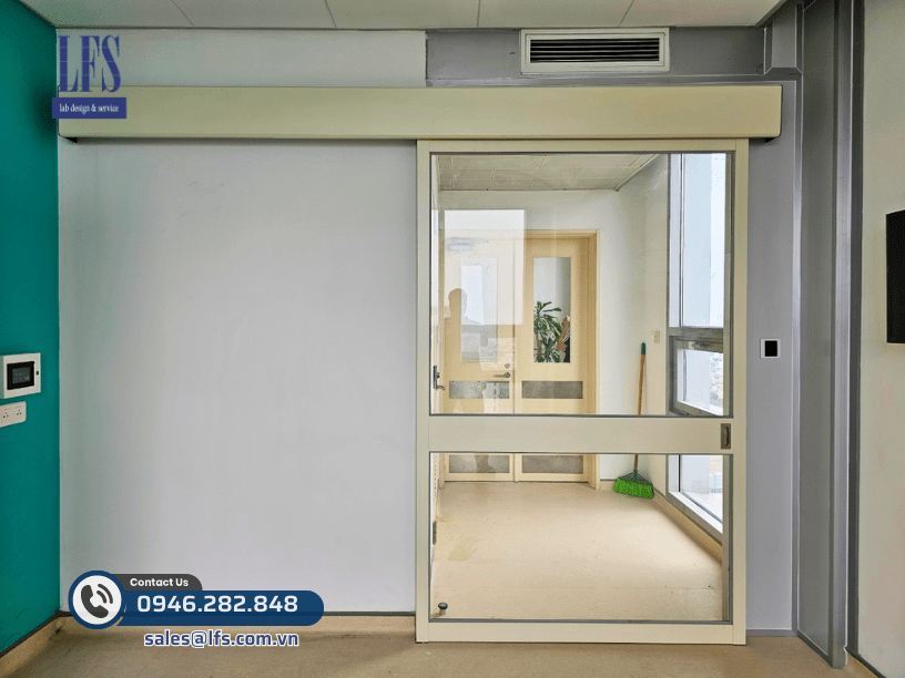 clean room door for liver transplant