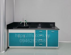 Laboratory table with sink